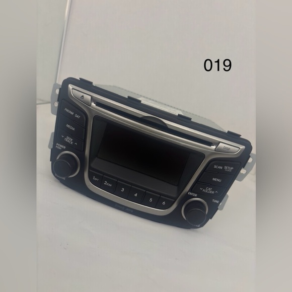 2015-2017 Hyundai Accent AM-FM Radio Single CD Player MP3 96170-1R111RDR OEM - Picture 1 of 6